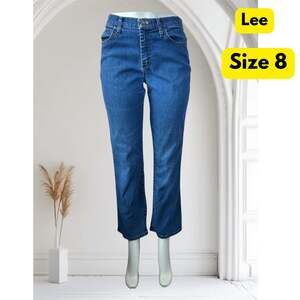 Lee Women’s Jean Size 8 Medium Relaxed Straight Leg Mid Rise Cropped #199